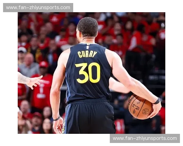 金州惊魂夜：当库里倒在休斯顿的红潮中，篮球的心脏停跳了一拍